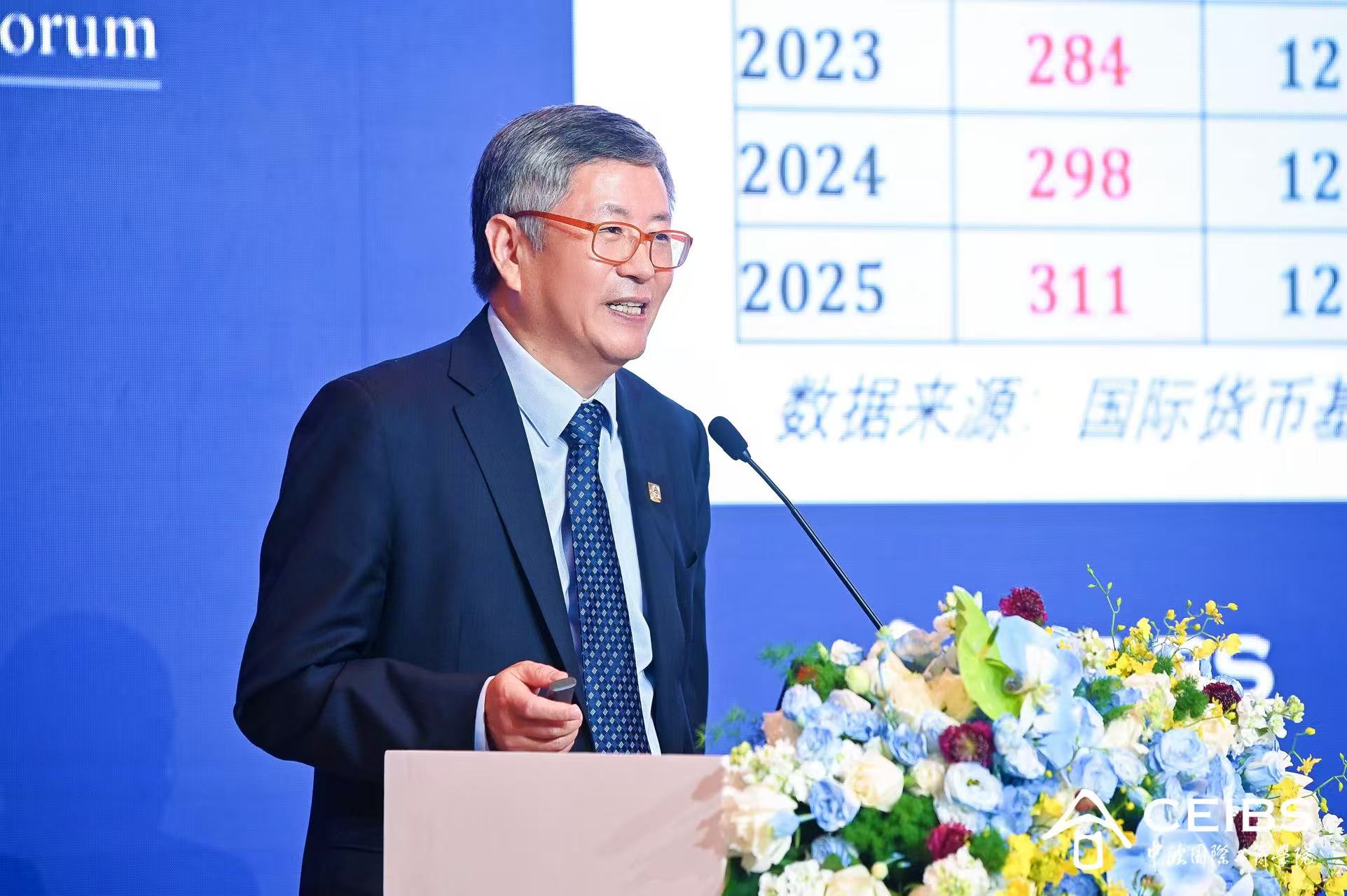 中欧国际工商学院法国依视路会计学教席教授、副教务长许定波