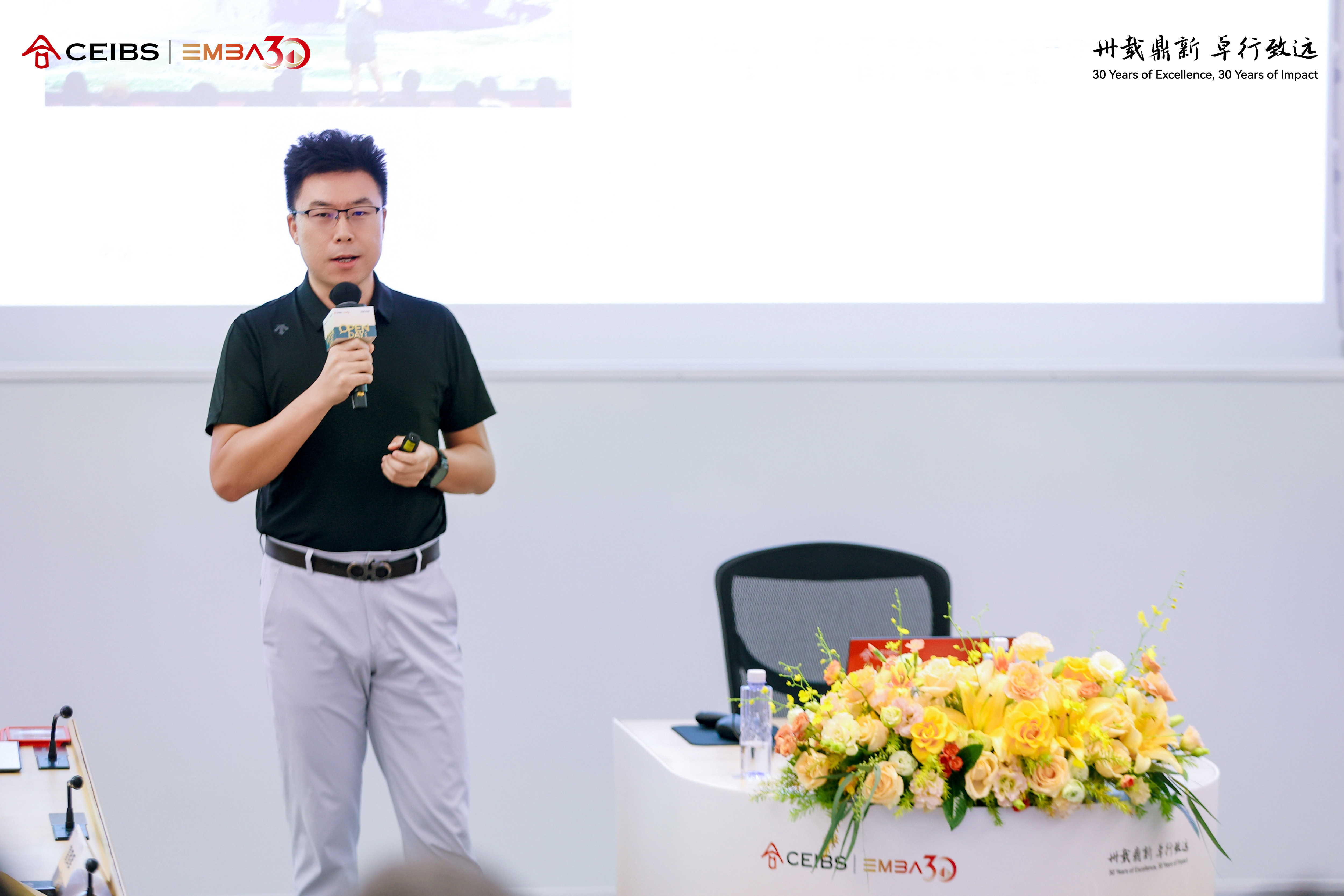 图为陆海军同学分享学习体验