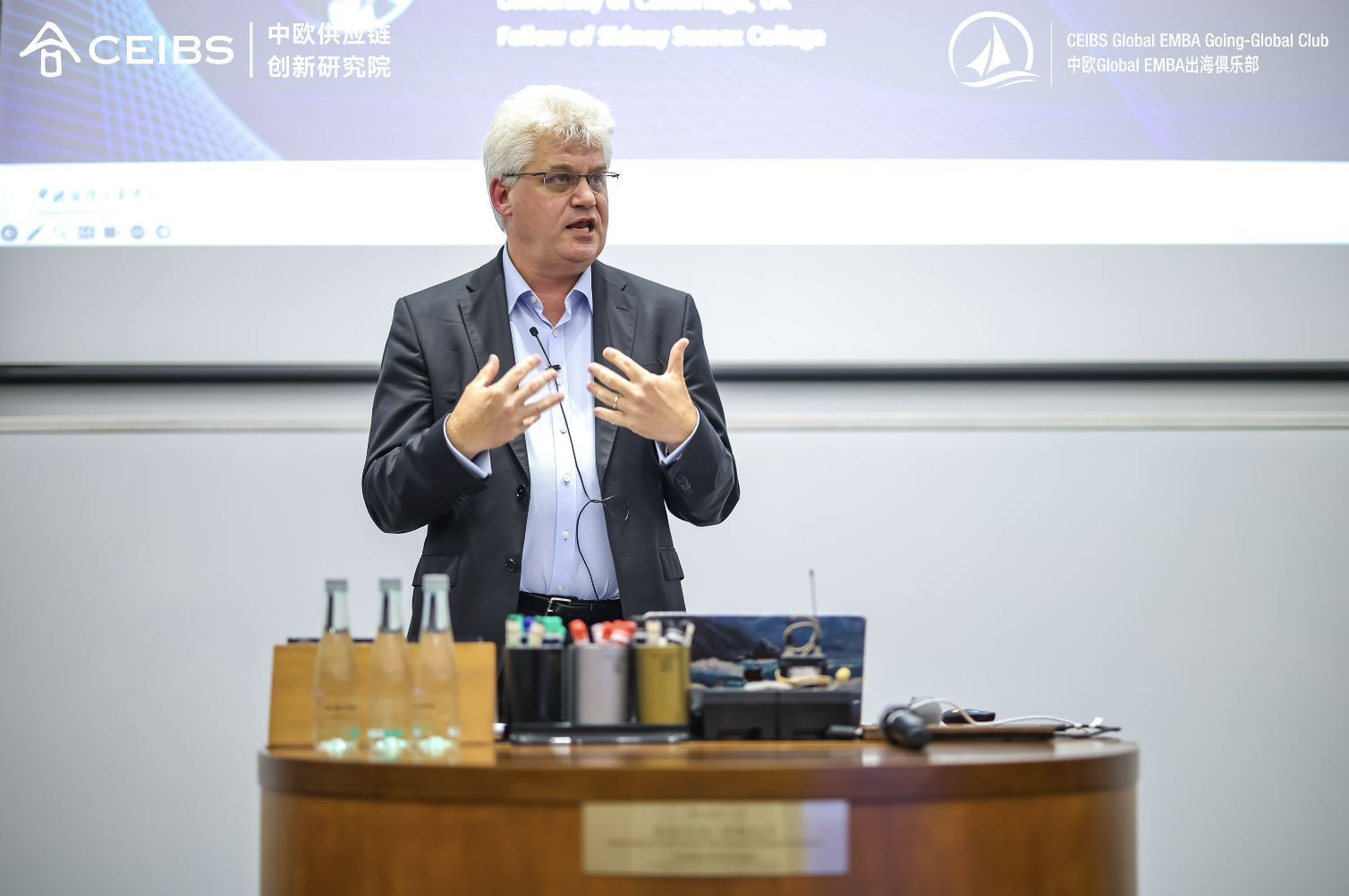 剑桥大学制造学教授、英国官佐勋章（OBE）获得者Andy Neely教授