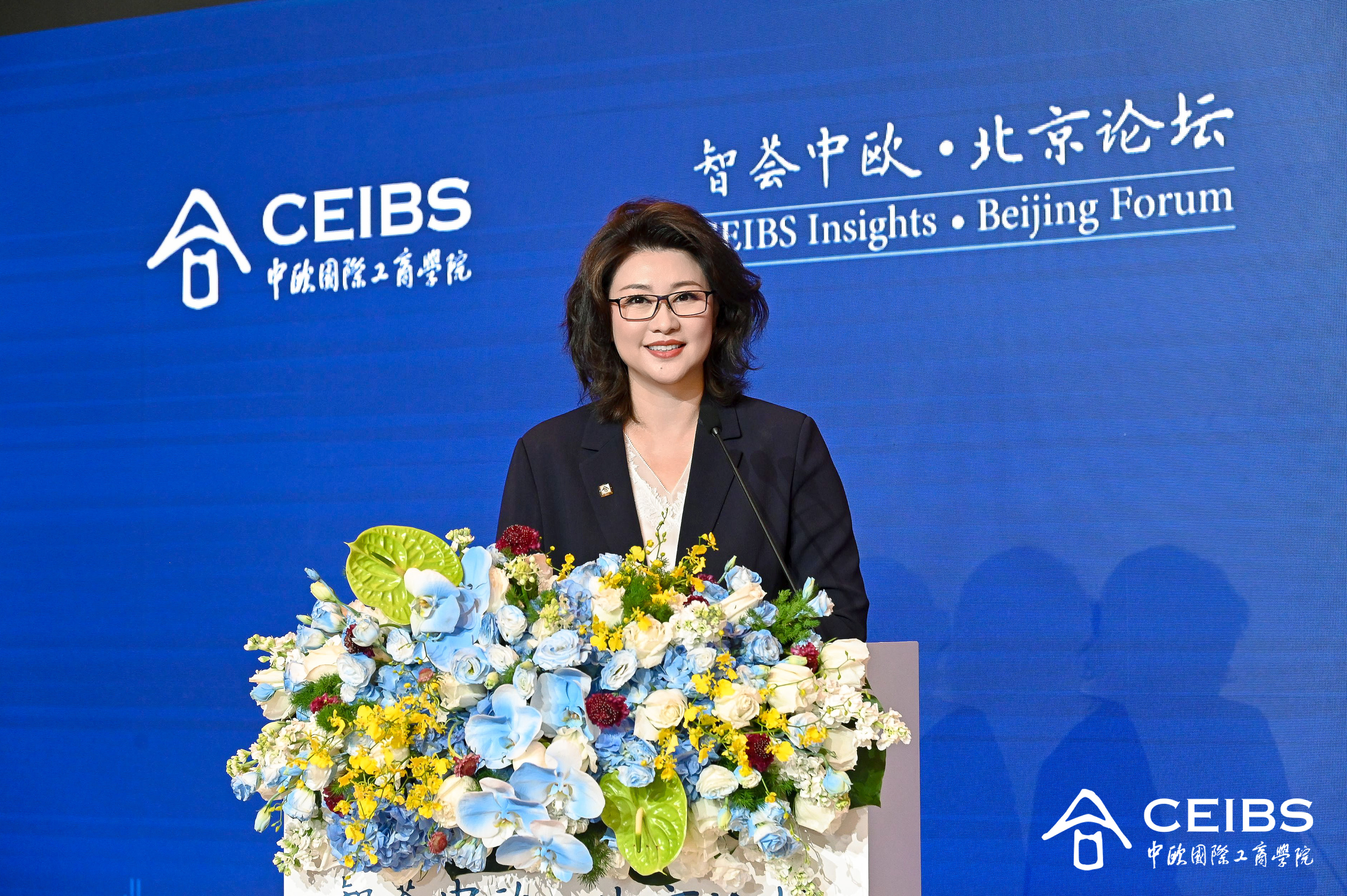 中欧校友、北京九维文化传媒有限公司总裁乔静(EMBA2026BJ2)主持论坛