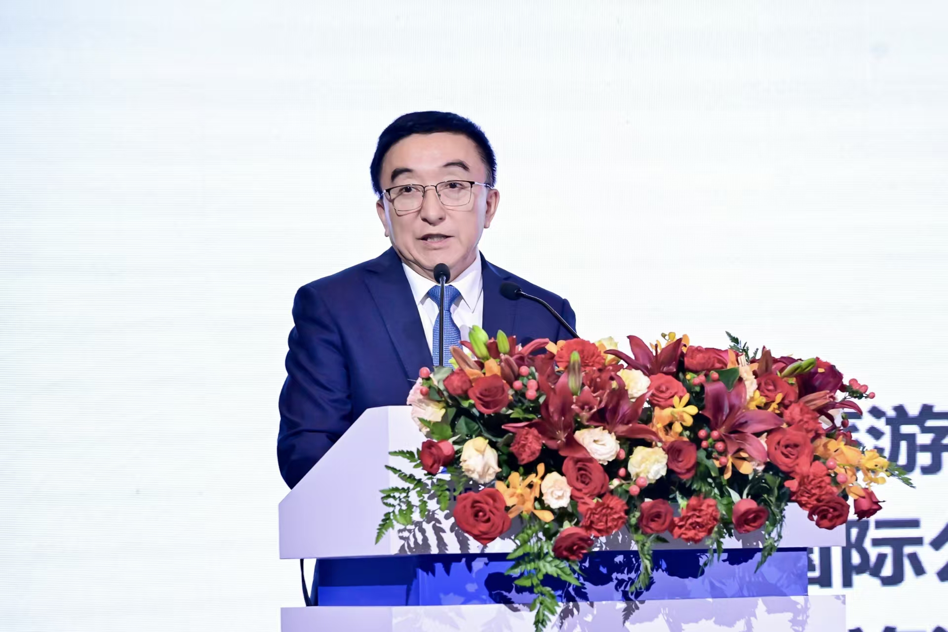 吴文学发表主旨演讲